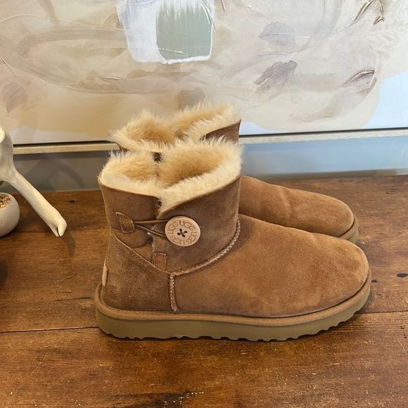 UGG Shoes - Mini Bailey Button Boot